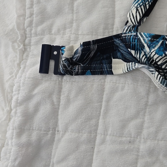 NIPTUCK - Picture 3 of 6